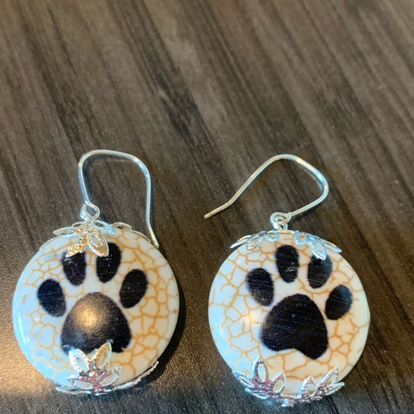 EARRINGS - Picture 1 of 2